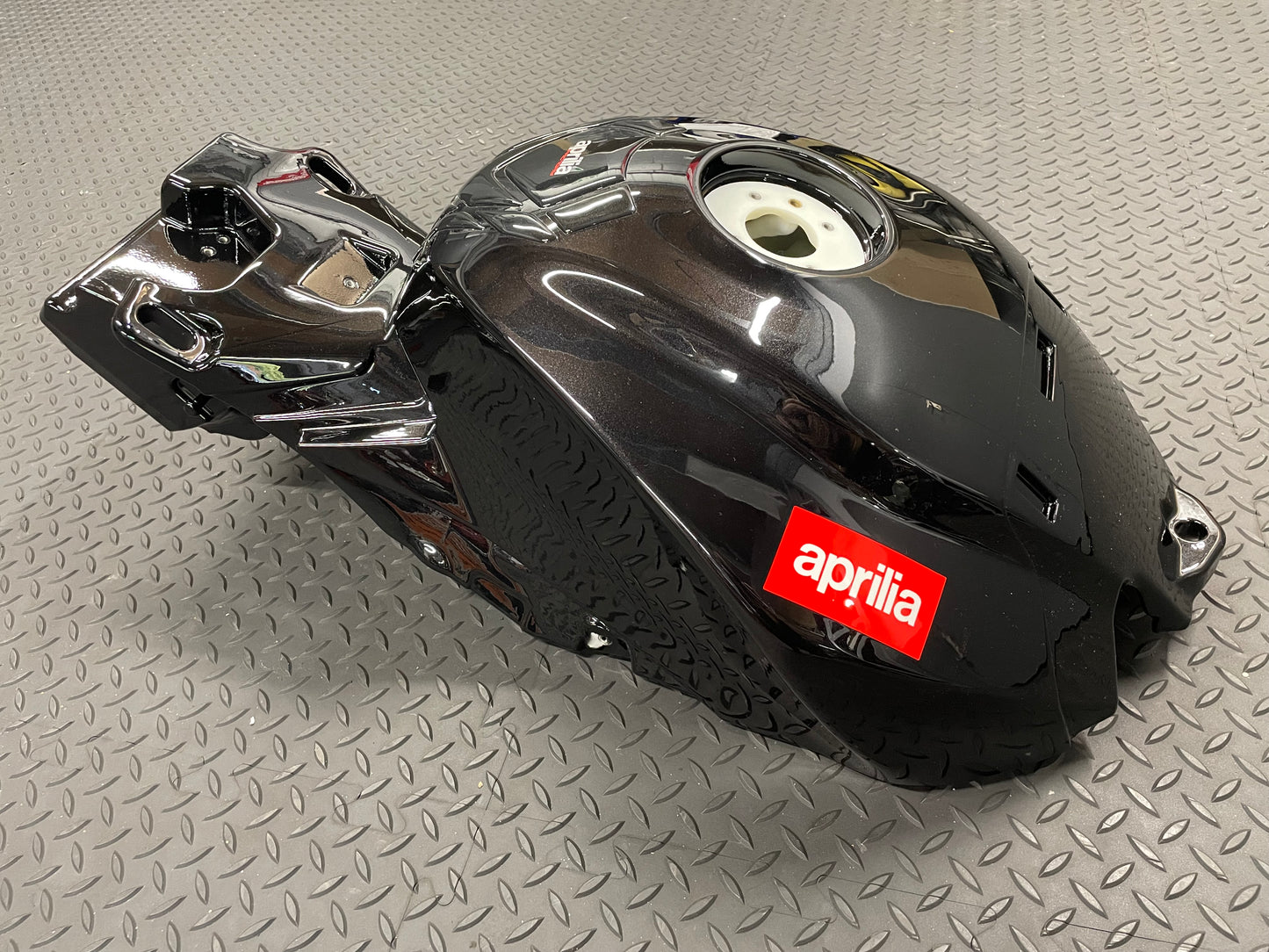 B04512700XN2 Fuel Tank