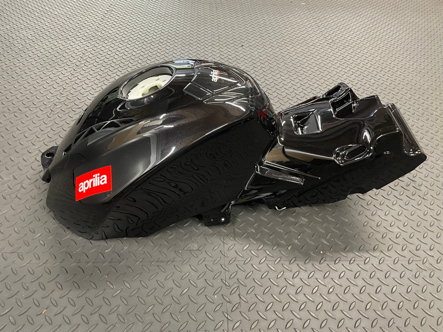 B04512700XN2 Fuel Tank