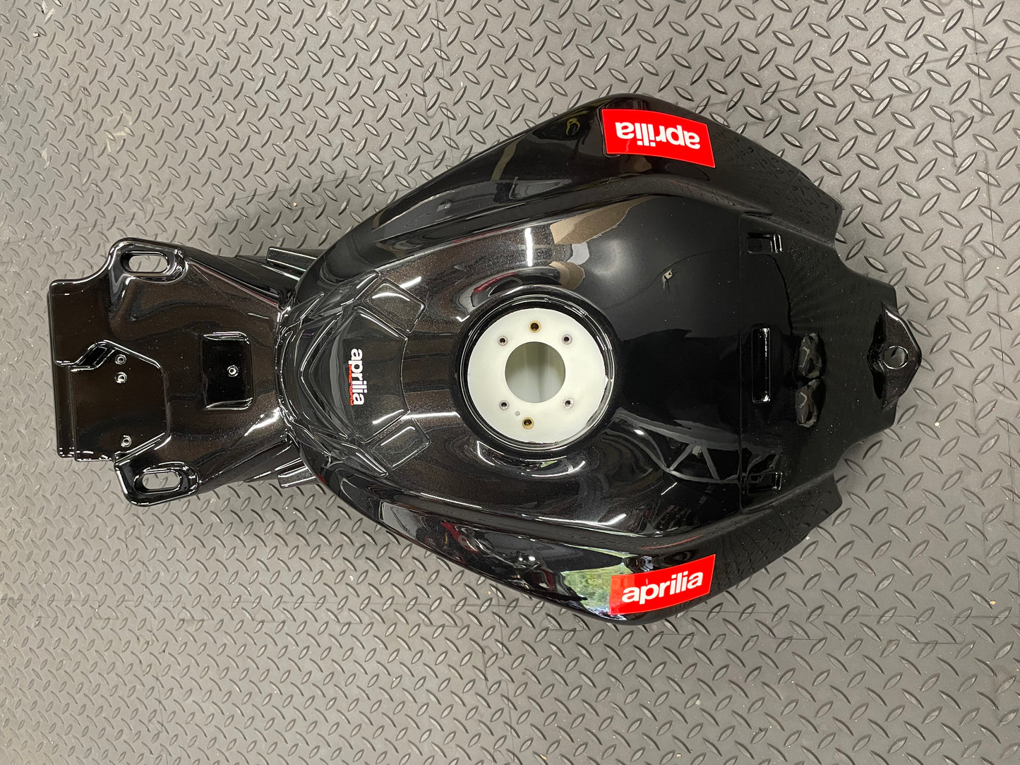 B04512700XN2 Fuel Tank